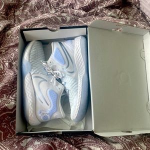 KD Trey 5 VII Shoes. Size:10 in Womens  Only worn twice Box included